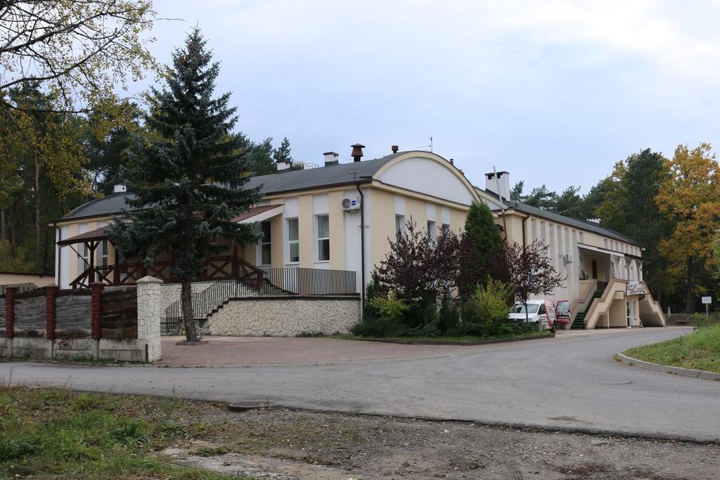 Hotel Lachowka Krepiec エクステリア 写真