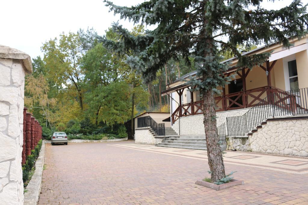 Hotel Lachowka Krepiec エクステリア 写真